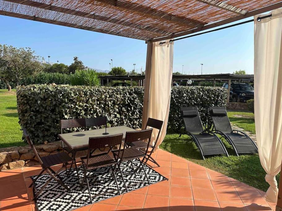 Casa Smeralda: Con Giardino E Vicino Al Mare Punta Molara Exterior photo
