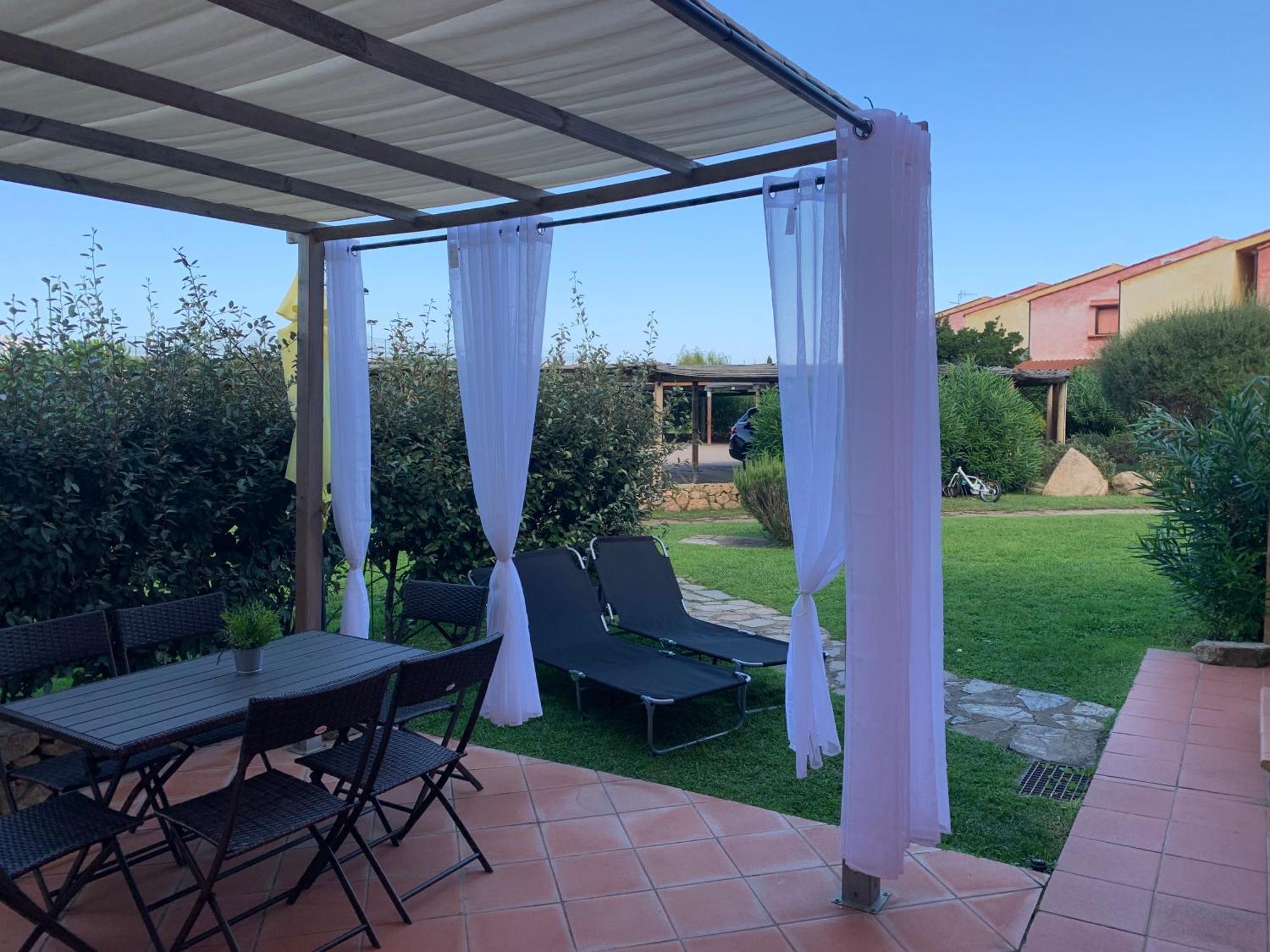 Casa Smeralda: Con Giardino E Vicino Al Mare Punta Molara Exterior photo
