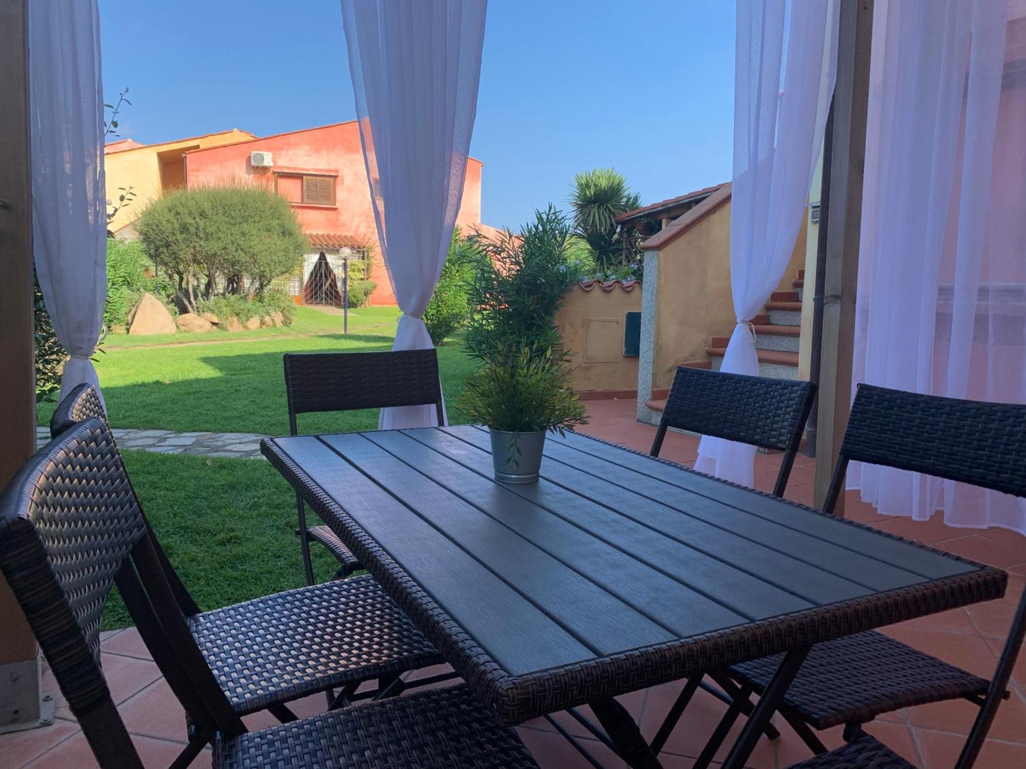 Casa Smeralda: Con Giardino E Vicino Al Mare Punta Molara Exterior photo