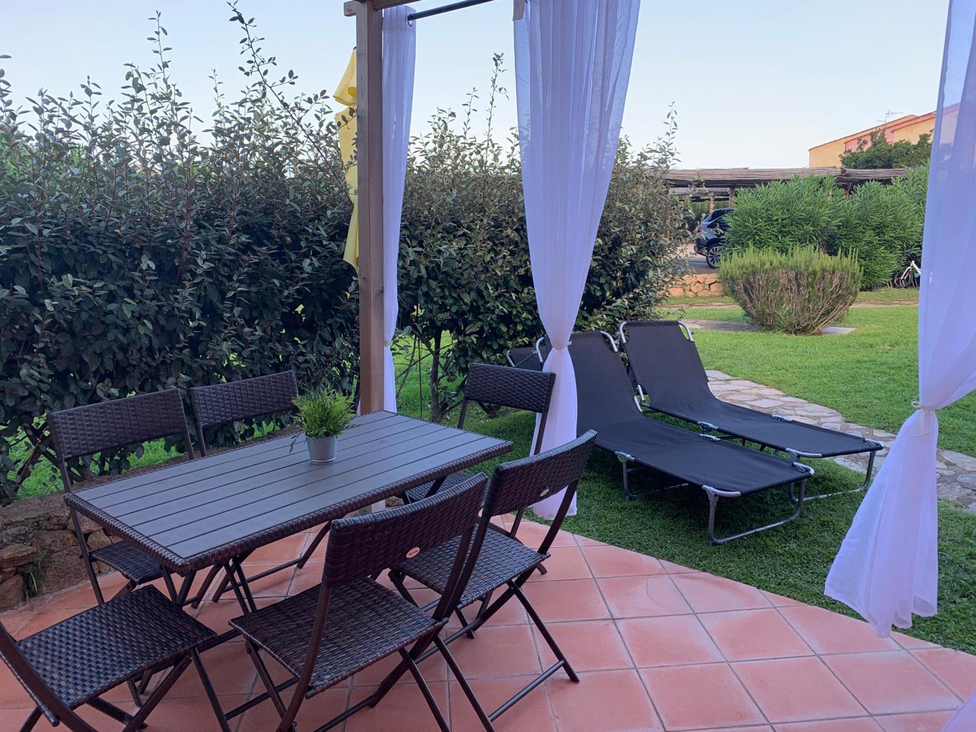 Casa Smeralda: Con Giardino E Vicino Al Mare Punta Molara Exterior photo